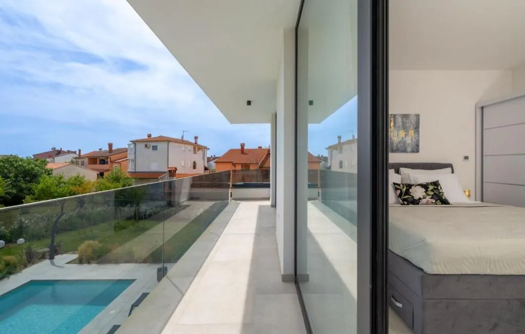 Beautiful Villa Celi With Pool In Fažana