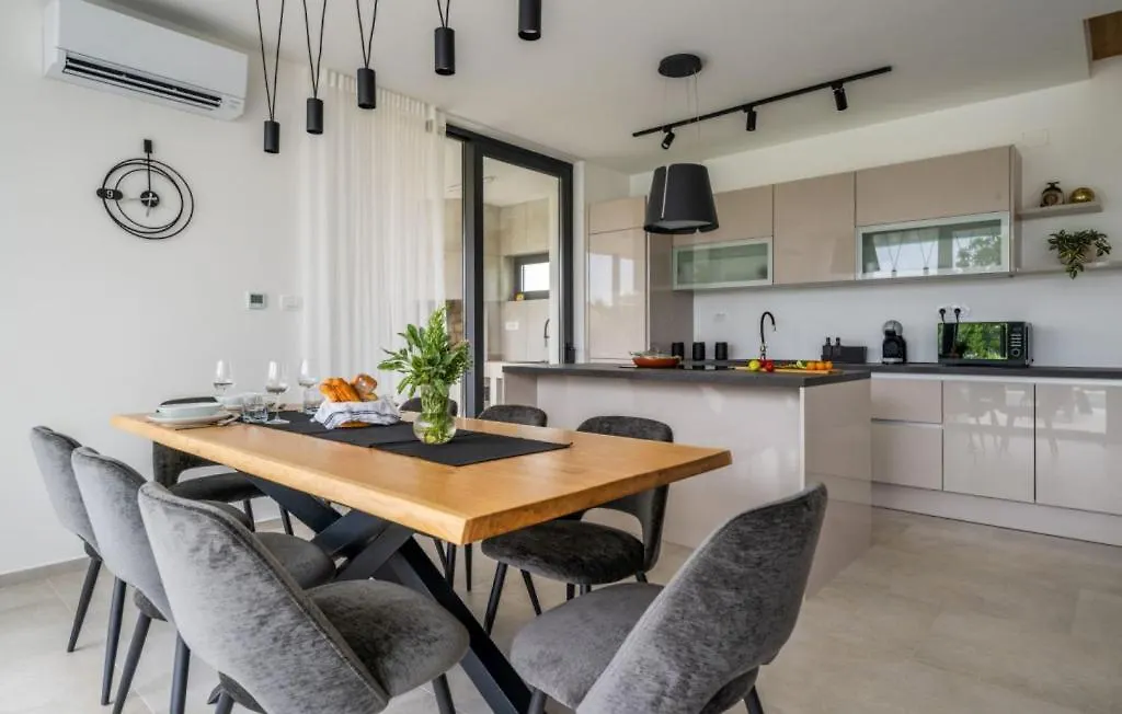 Beautiful Villa Celi With Pool In Fažana