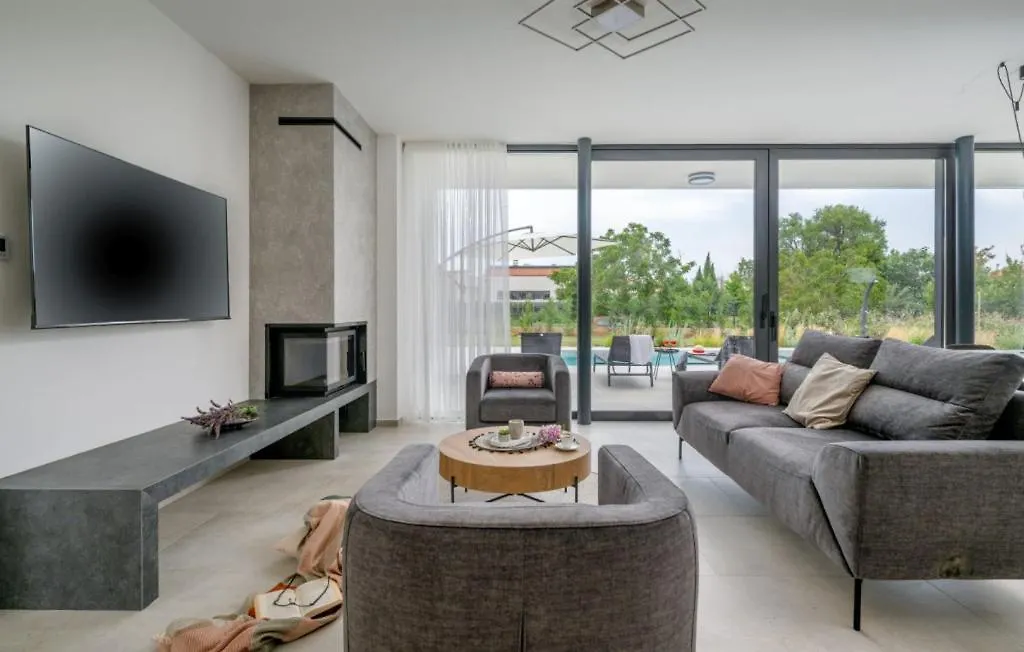 Beautiful Villa Celi With Pool In Fažana